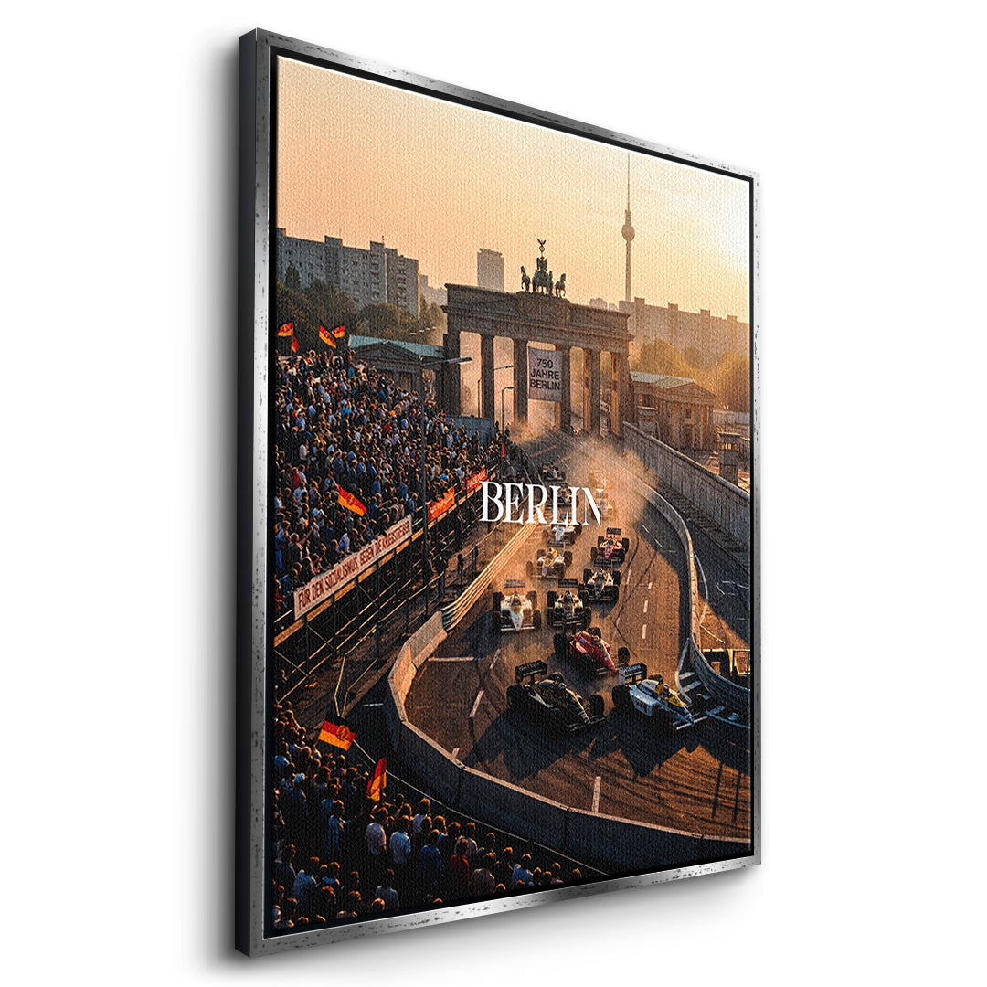 DOTCOMCANVAS Berlin F1 Leinwandbild Seitenansicht mit Silberrahmen
