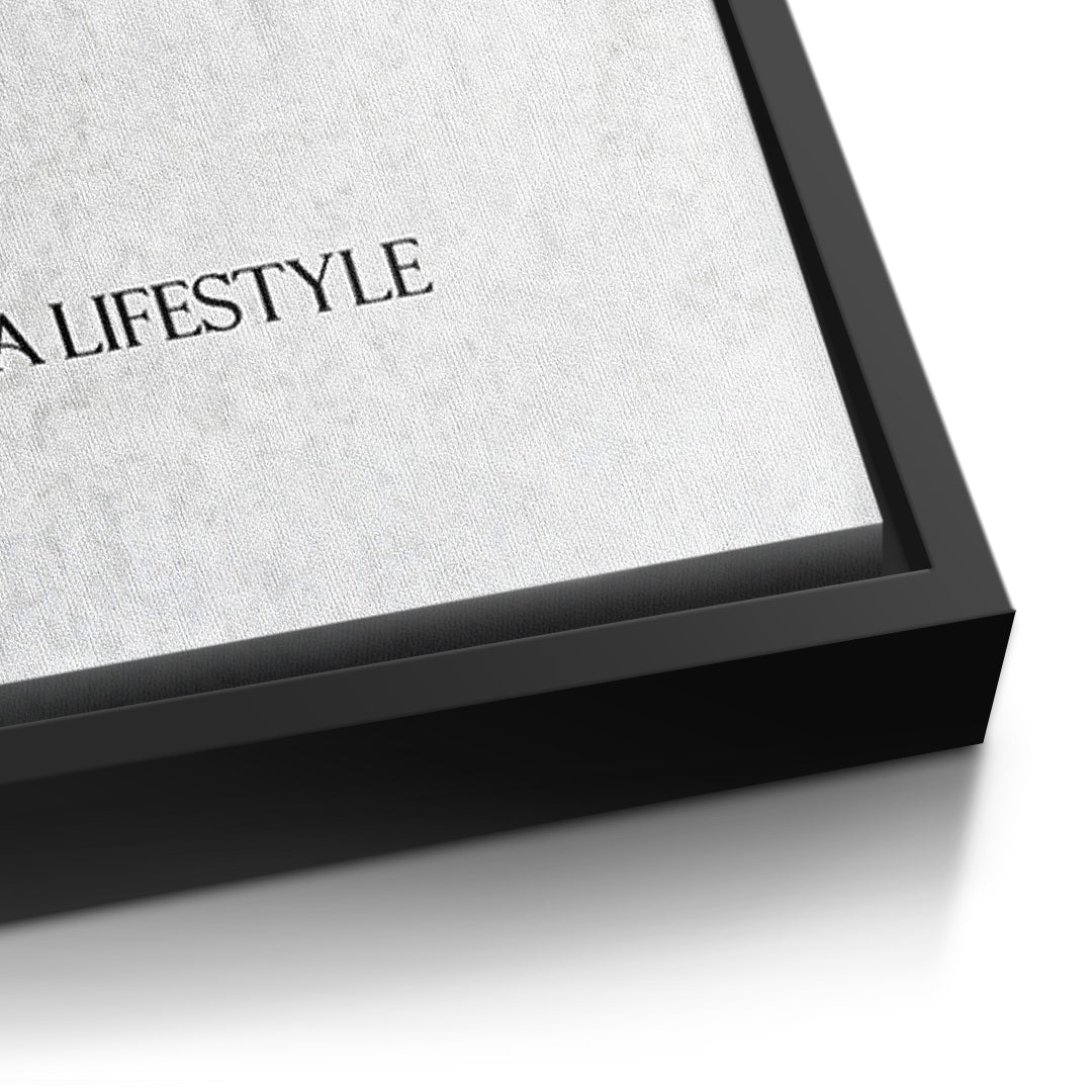 Detailaufnahme der Leinwandstruktur, Luxury Is A Lifestyle im schwarzen Rahmen