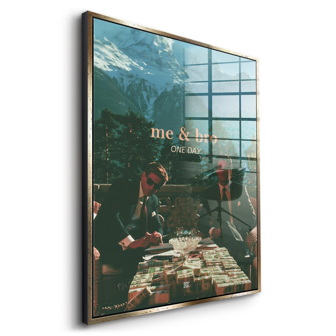 Seitenansicht des Acrylglasbilds Me & Bro One Day im goldenen Rahmen