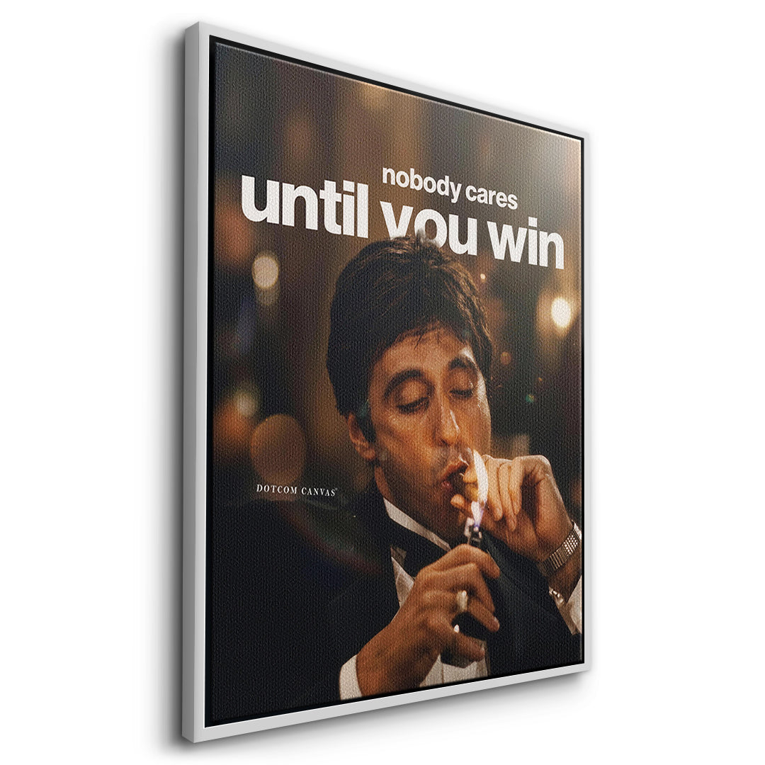 Seitenansicht des Leinwandbilds Nobody Cares Until You Win im weißen Rahmen