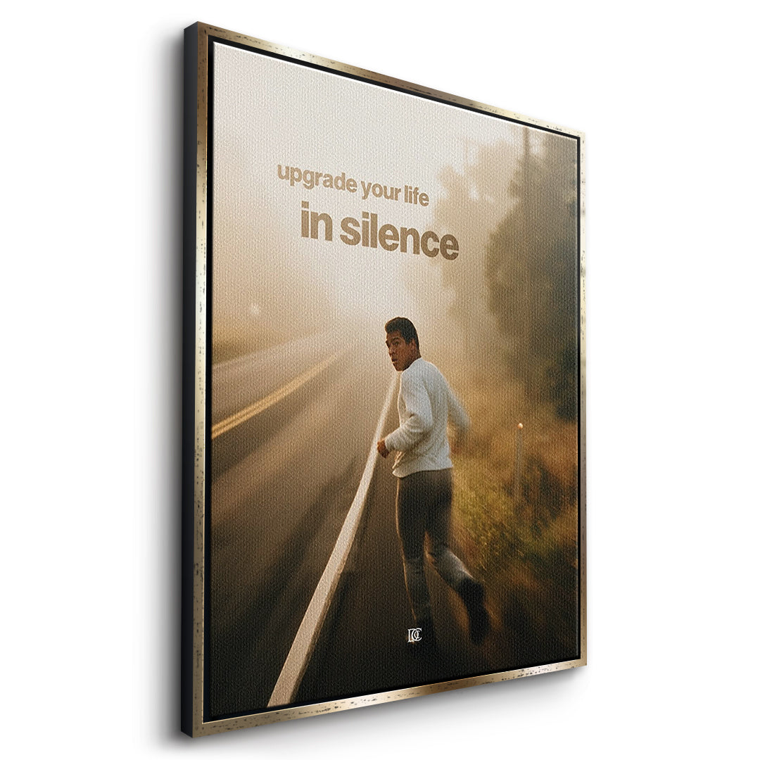 Seitenansicht des Leinwandbilds Upgrade Your Life In Silence im goldenen Rahmen