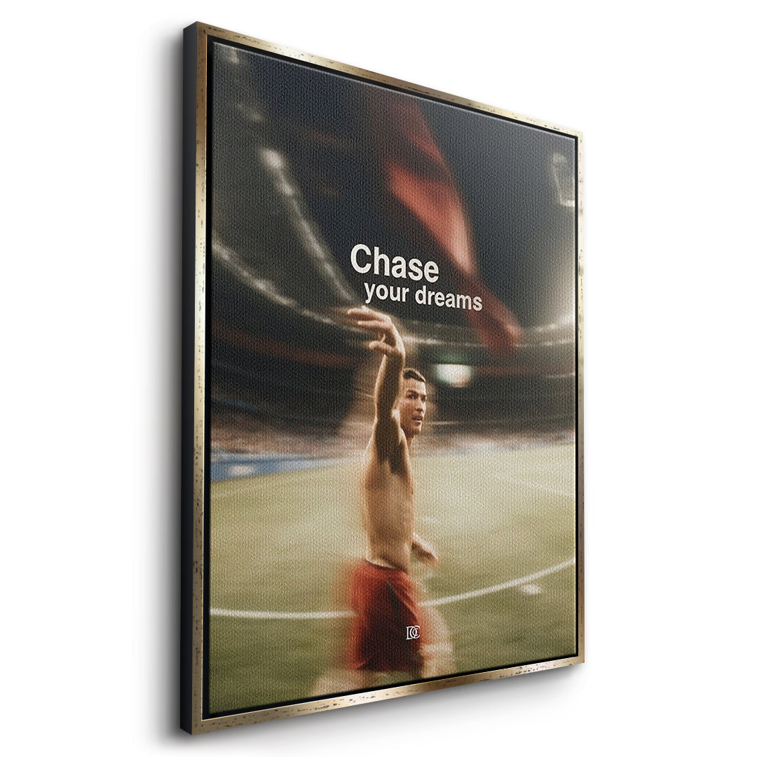 Seitenansicht des Leinwandbilds Chase Your Dreams im goldenen Rahmen