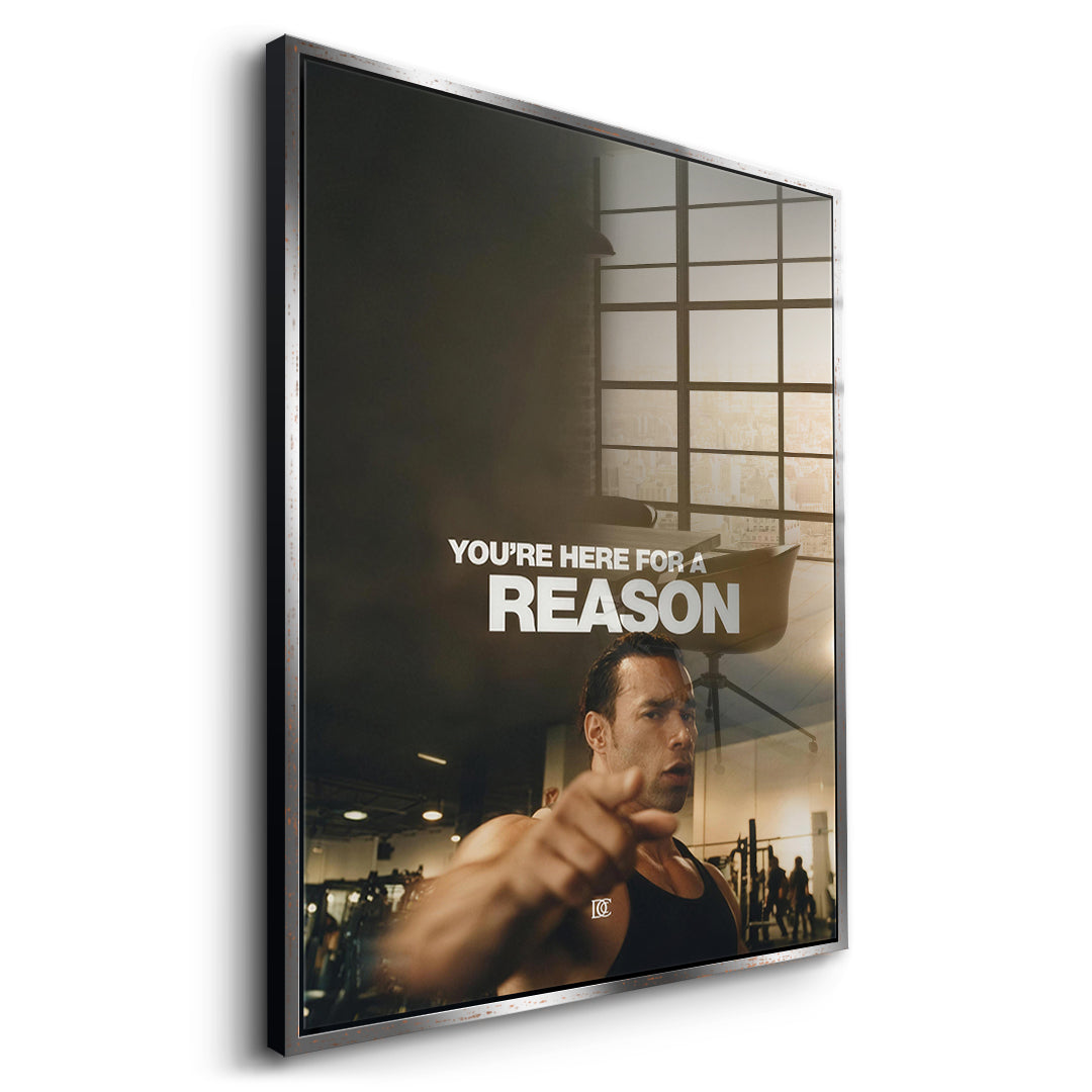 Seitenansicht des Acrylglasbilds You're Here For A Reason im silbernen Rahmen