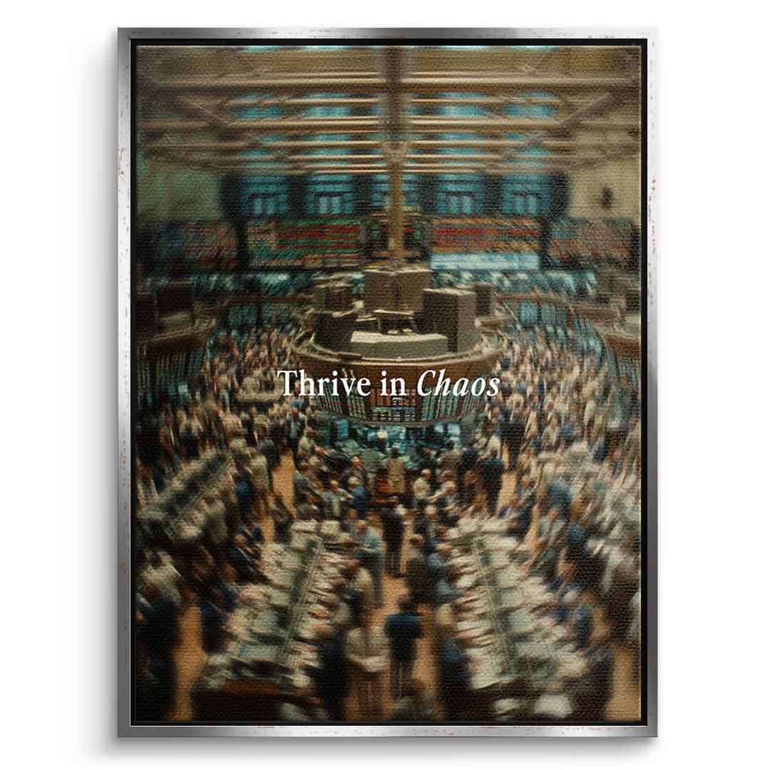 Thrive in Chaos Leinwandbild mit silbernem Rahmen Frontalansicht