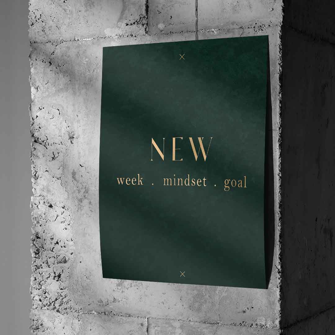 DOTCOMCANVAS NEW week, mindset, goal – motivierendes Typografie-Wandbild, goldene Serifen-Schrift auf dunkelgrünem Hintergrund – Poster Ansicht 7